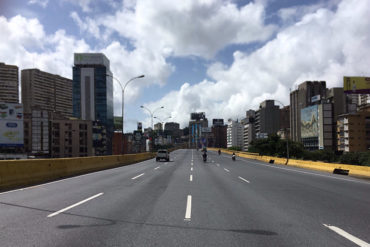 ¡HORRIBLE! Abuela de 60 años se lanzó desde la Francisco Fajardo a la altura de Puente Hierro