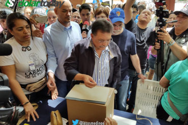 ¡SÍ POR VENEZUELA! Esposo de la fiscal Luisa Ortega votó en el #Plebiscito16J (+Video)