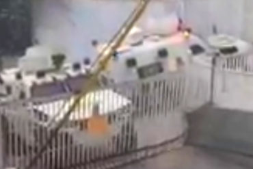 ¡FURIA CRIMINAL! Tanquetas de la GNB derribaron portones de residencias Victoria (+Videos)