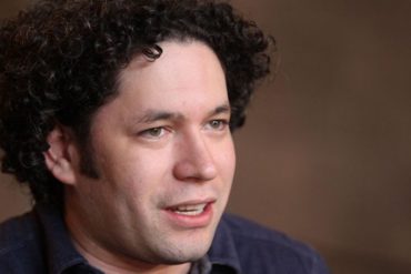 ¡ENTÉRESE! Gustavo Dudamel ofrecerá dos conciertos en Chile para honrar al maestro Abreu