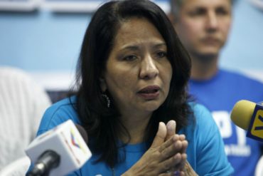 ¡ENLOQUECIÓ! Para la oficialista Ilenia Medina los diputados opositores tienen una “vocación suicida”
