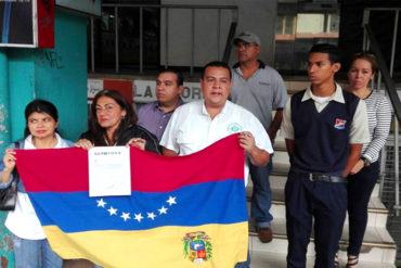 ¡ENTÉRESE! Impidieron a joven de Táchira graduarse por protestar con la bandera al revés