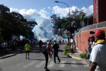 ¡LO ÚLTIMO! Reprimieron a manifestantes de Macaracuay que realizaban “trancazo”