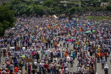 ¡UN GENTÍO TOMA LAS CALLES! Así está el dist. Los Ruices este #01Jul en la concentración opositora