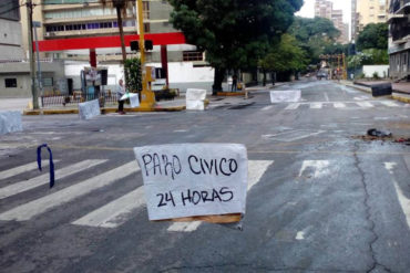 ¡NO HAY PASO! En Los Palos Grandes se cumple a cabalidad el paro-trancazo de este #20Jul