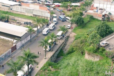 ¡CANSADOS DE LA CRISIS! Transportistas paran sus unidades en Los Altos Mirandinos por la inseguridad