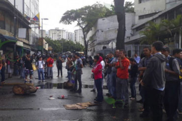 ¡ATENCIÓN! Protestan en El Junquito y Chacaito por incremento del pasaje