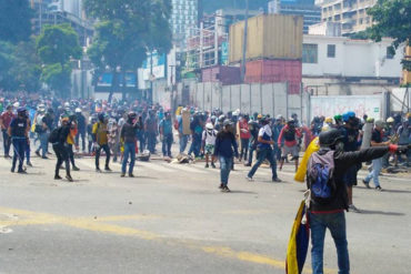 ¡ATENCIÓN! Comienza la brutal represión contra manifestantes que marchaban desde Bello Campo al TSJ