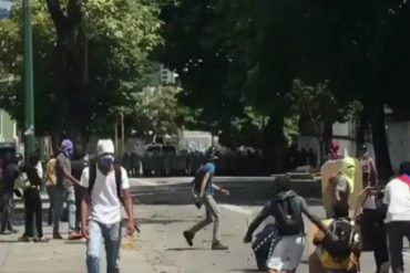 ¡TE LO MOSTRAMOS! Así están los enfrentamientos entre GNB y la resistencia en Bello Campo: reportan 5 heridos (+Videos)