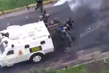 ¡OTRA SALVAJADA! Momento en que GNB golpea brutalmente a una persona en Puerto Ordaz (+Video)