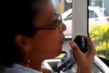 ¡QUÉ SHOW! Tania Díaz apareció manejando un bus haciendo campaña por la Constituyente (+Video)