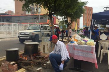 ¡PROTESTA CREATIVA! Manifestantes preparan sancochos durante trancazos #10Jul (Fotos)