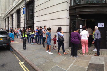 ¡BRAVO! Reportan largas colas de venezolanos en Londres para decir SÍ al futuro de Venezuela