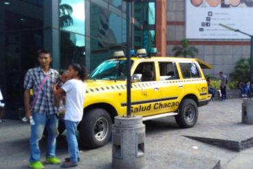 ¡BRUTAL REPRESIÓN! En ambulancias de Salud Chacao llevaron a los más afectados por las lacrimógenas en el Sambil (Fotos)