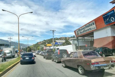 ¡SECOS! Reportan largas colas por falta de gasolina en Caracas y el interior del país (+Videos)