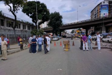 ¡SIN MIEDO! Cerraron accesos al Pérez de León para protestar por escasez de insumos
