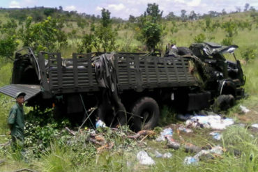 ¡URGENTE! Un militar falleció y cinco quedaron gravemente heridos tras volcarse camión en Tocoma