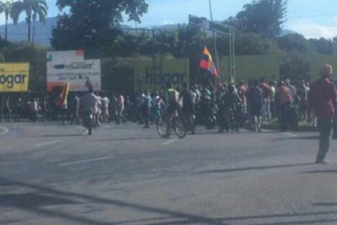 ¡RESTEADOS! Civiles salieron a respaldar a rebeldes tras supuesta toma del Fuerte Paramacay
