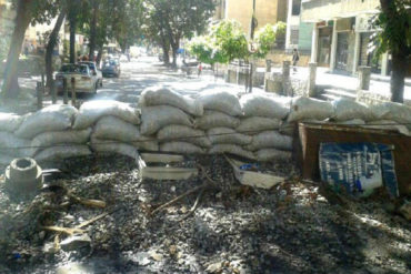 ¡ATENCIÓN! Reportan tranca con barricadas en Bello Monte