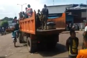 ¡INCREÍBLE! Cuerpos de fallecidos en cárcel de Amazonas son retirados en camiones de volteo (+Video)