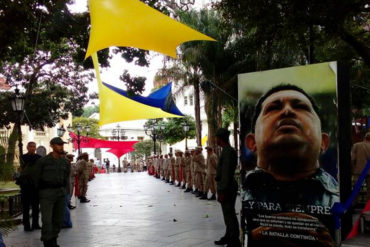 ¡ROJITOS FELICES! Devolvieron los retratos de Chávez a la Asamblea Nacional #4Ago (+Video)