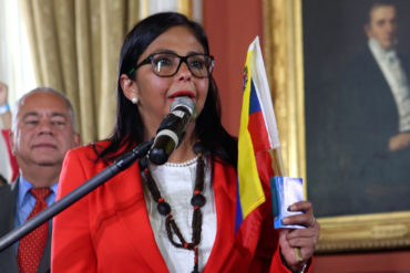 ¡ALZADITA! Delcy Rodríguez rechaza “interferencia extranjera” y le dice al mundo que «no se equivoque con Venezuela»