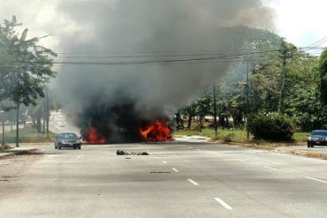 ¡ÚLTIMA HORA! Incendian unidad de transporte público en El Cardenalito de Barquisimeto (+Fotos +Video)