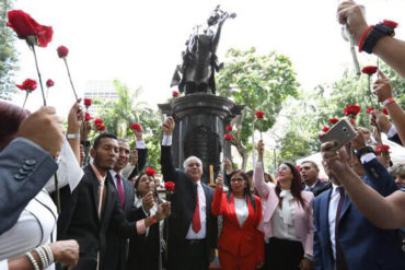 ¡A EMPUJONES! Como sardinas en lata entraron chavistas al Salón Elíptico donde se instaló la ANC (+Video al estilo del Metro de Caracas)