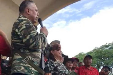 ¡RODILLA EN TIERRA! Pedro Carreño se incorporó a los ejercicios militares para “defender la patria” (+Video + fusil en mano)