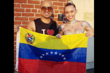 ¡ENTÉRATE! Miley Cyrus y el cantante Robert Vogu se retrataron con bandera venezolana y sacudieron las redes