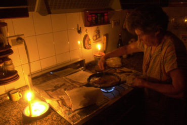 ¡YA NO SORPRENDE! Varios sectores de Caracas se desayunaron con una tremenda falla de luz este #2Mar (+Denuncias)