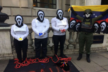 ¡VEA! Venezolanos protestan frente a las oficinas de Smartmatic en Londres (+Fotos)