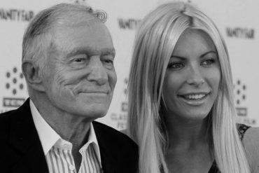 ¡MÍRALO! Lo que hacía la joven esposa de Hugh Hefner tras su muerte (indignó a medio mundo)