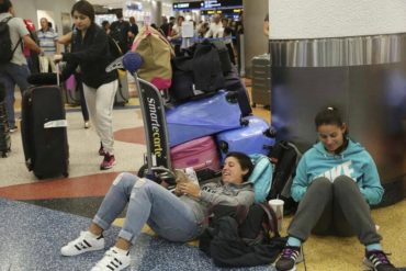 ¡ENTÉRATE! Aeropuertos de Ft. Lauderdale y Miami cancelan miles de vuelos