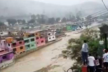 ¡IMPRESIONANTE! Varios ríos de Puerto Rico se desbordan a causa del huracán María (+Video)