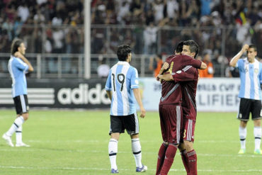 ¡MUY EMOTIVO! La pancarta que desplegaron venezolanos en Argentina durante el partido de la Vinotinto (Foto)