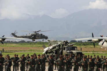 ¡INCREÍBLE! Detenido teniente en acto de Ceofanb por desplegar al revés el estandarte de Chávez