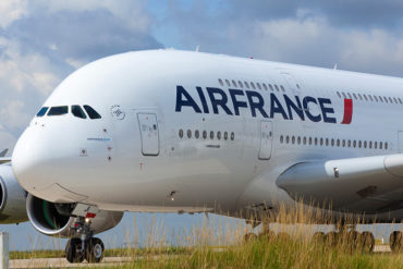 ¡LO ÚLTIMO! Avión de Air France aterriza de emergencia en Canadá por fallo en un reactor (Video aterrador)