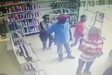 ¡TE LO MOSTRAMOS! Así robaron a clientes en una farmacia en San Antonio a plena luz del día (+Video)