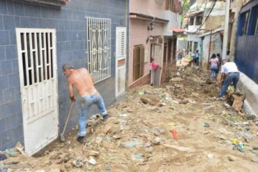 ¡LO ÚLTIMO! Desbordamiento de quebrada Los Mónicas en Vargas dejó más de 10 viviendas colapsadas