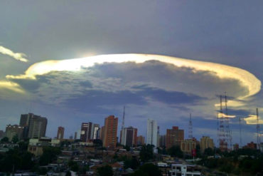 ¡VEA! La rara nube con forma de «nave extraterrestre» que se apreció en Maracaibo (Fotos)