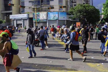 ¡QUÉ HORROR! Denuncian que a jóvenes de la resistencia detenidos el martes en Chacao les niegan la comida