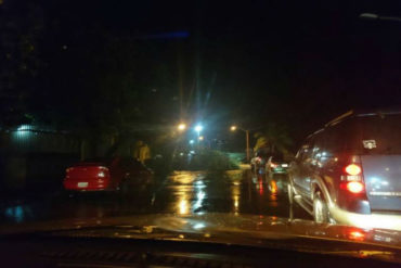 ¡ATENCIÓN! Lluvias causaron estragos en vialidad y servicios públicos del estado Vargas (+Fotos +Video)