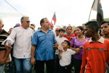 ¡EL MEGA DESCARO! Marco Torres hace campaña repartiendo bolsas Clap llena de productos “Polar” (+Fotos)