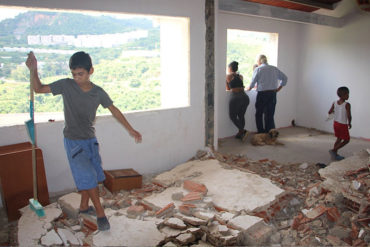 ¡EN RUINAS! Las terribles condiciones en las que se encuentra un edificio de la Misión Vivienda en Petare (+Fotos)