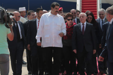 ¡QUÉ BELLO, QUÉ BONITO! Maduro realiza una escala en Argelia en su viaje oficial a Kazajistán (va con Cilia y Arreaza)