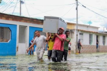 ¡LAMENTABLE! Familias de Paraparal comenzaron a evacuar la zona: “Lo perdí todo” (Maduro envía ayuda a Barbuda)