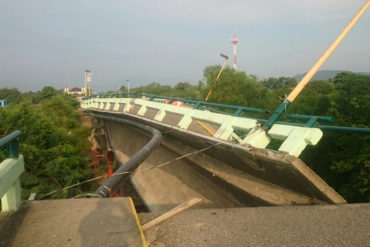 ¡DESASTRE! Nuevo sismo de 6.1 derrumbó un puente ya golpeado por previo terremoto en México (+Fotos)