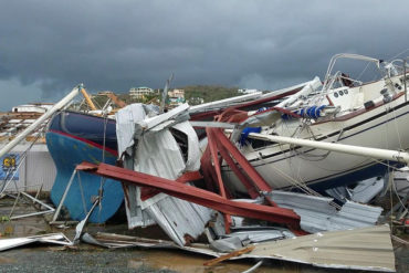 ¡DEVASTADOR! El huracán Irma azotó las islas de Turcos y Caicos en camino hacia Florida (+Videos)