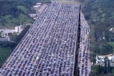 ¡IMPACTANTE! Miles de residentes del Sur de la Florida abarrotan las autopistas para escapar del Huracán Irma (+Video)